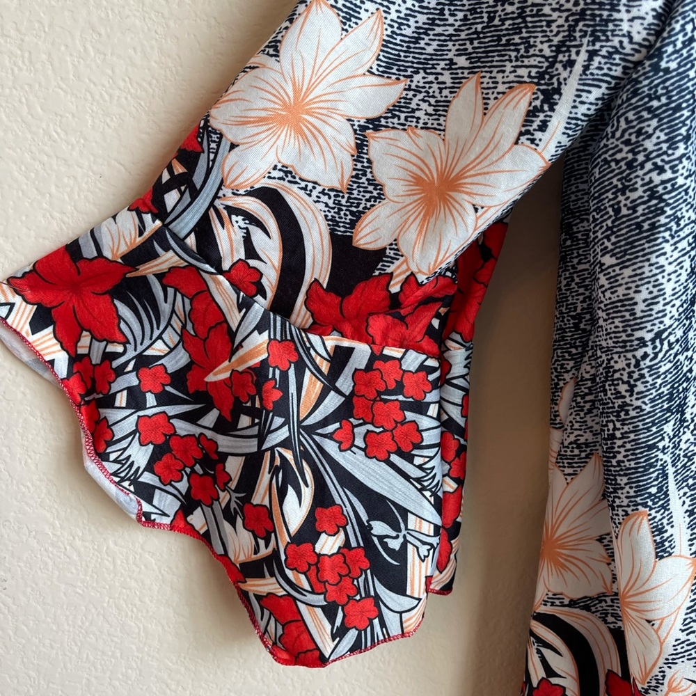 FLOWING RED & BLUE TOP SIZE 3X NWT